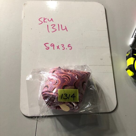 BOSS Hugo Boss Pink Swirl Patterned wide Tie 100% Silk - Picture 8 of 9